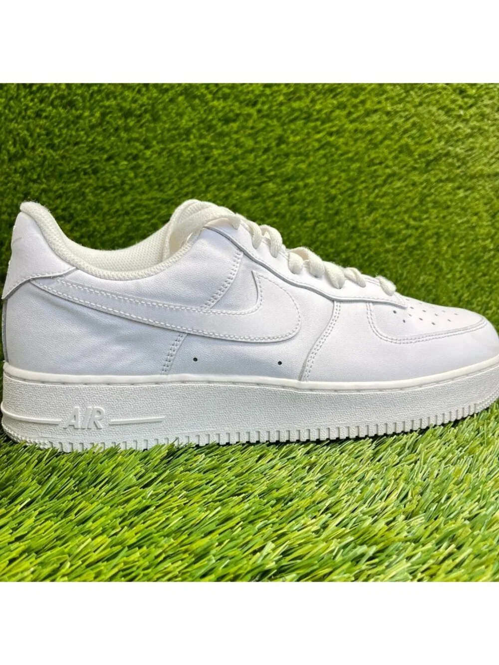 Nike Air Force 1 '07 Low Mens Size 10 White Athletic Lifestyle Shoes Sneakers